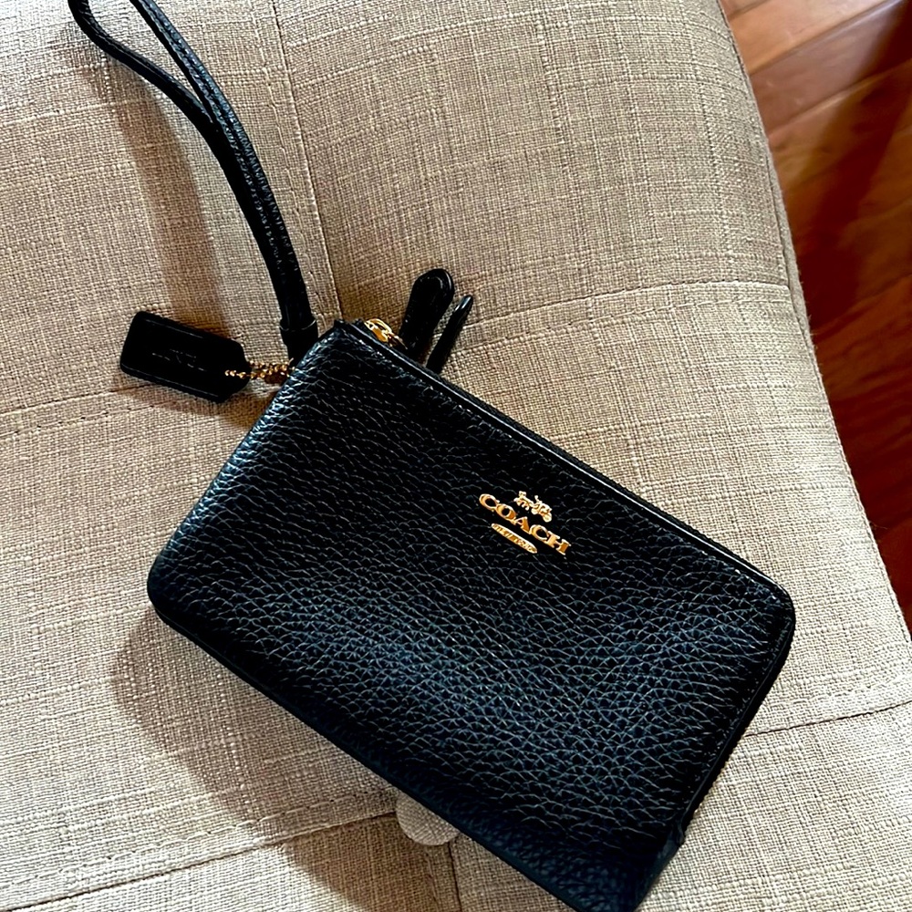‼️SALE‼️COACH DOUBLE ZIP WRISTLET